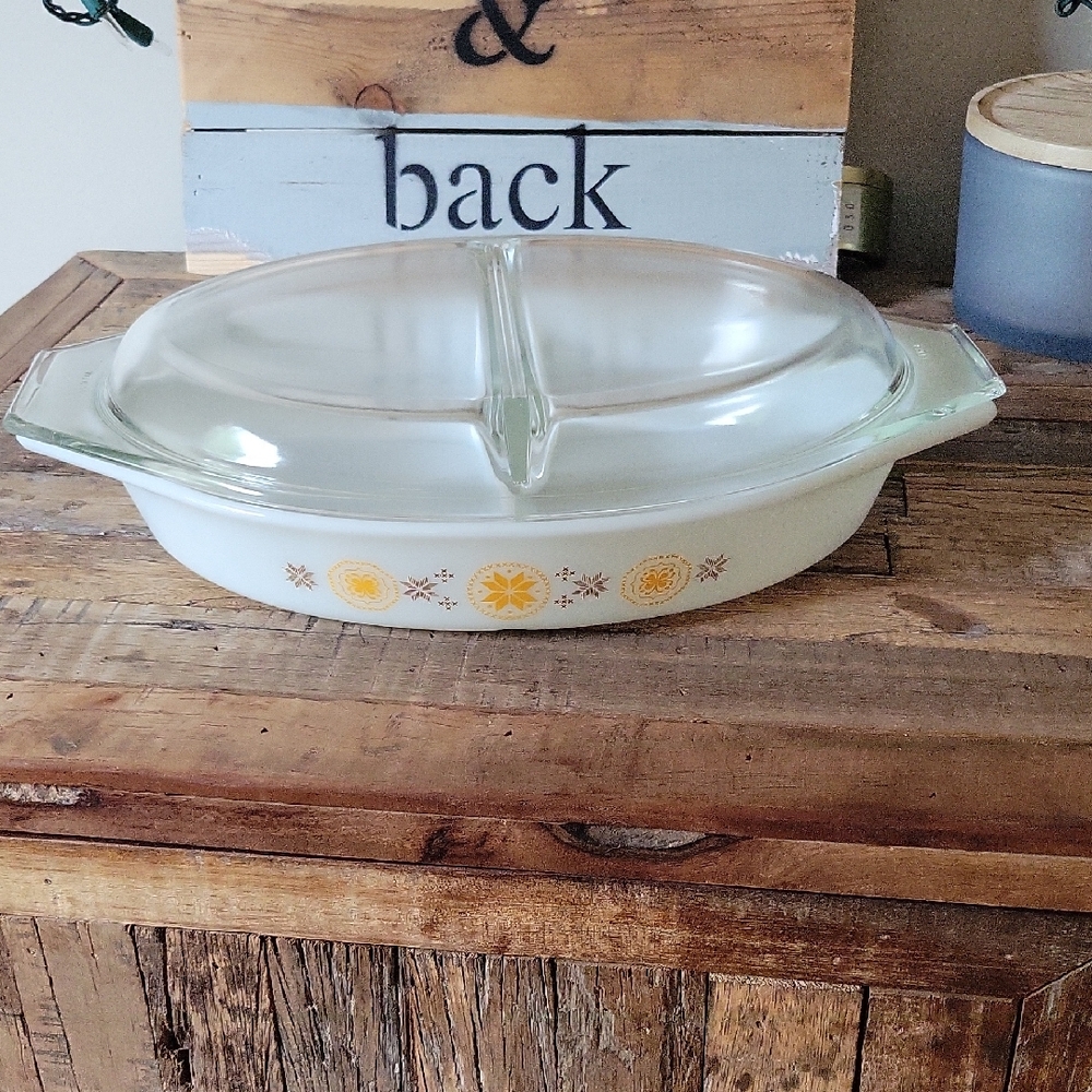 Vintage Pyrex Town And Country 1.5 Quart Divided Casserole Dish